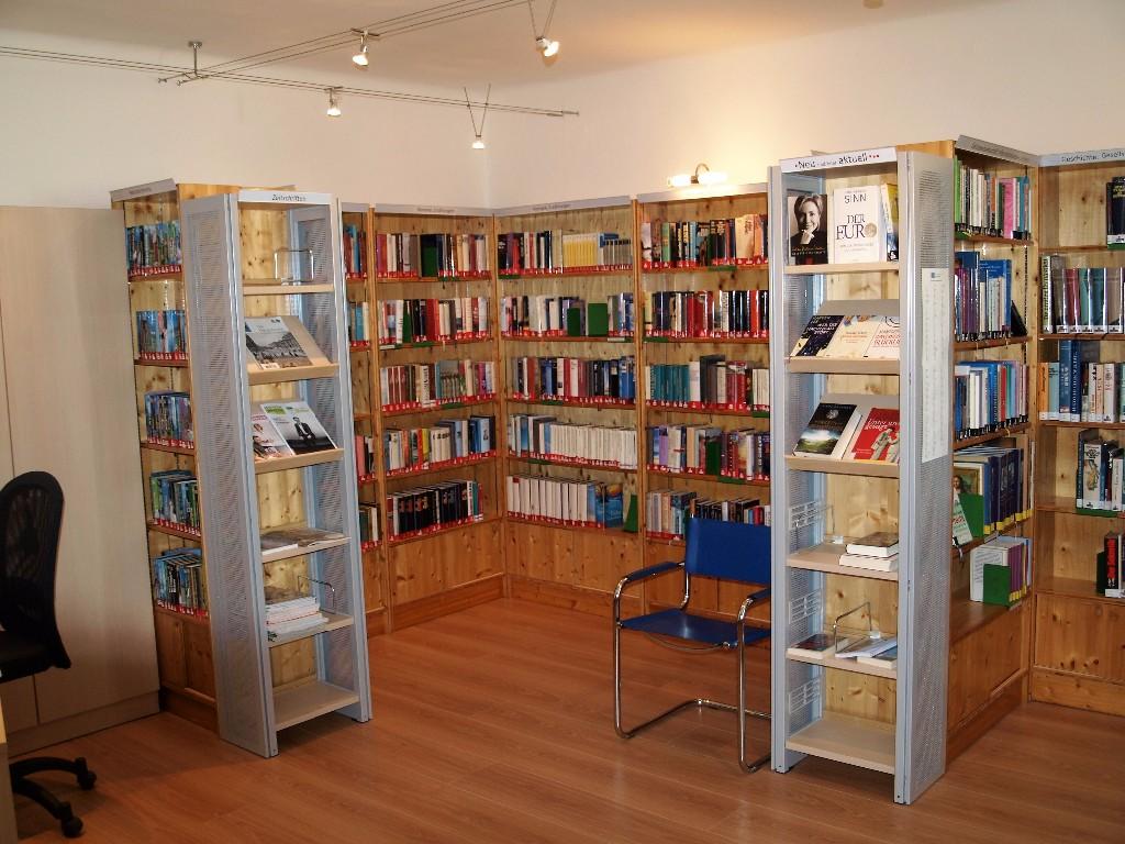 Regale: Romane und Erzählungen